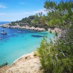 Fijne stranden dichtbij San Antonio, Ibiza: Cala Salada en Cala Saladeta
