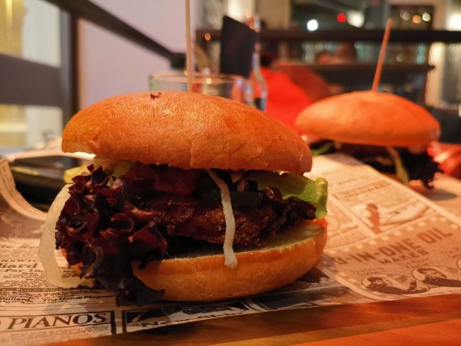 De hamburgers zijn niet slecht