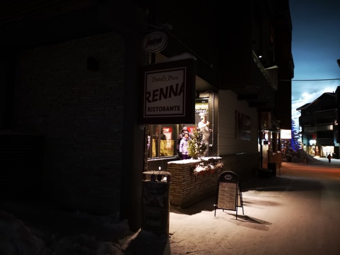 Restaurant Renna is in het centrum van Levi