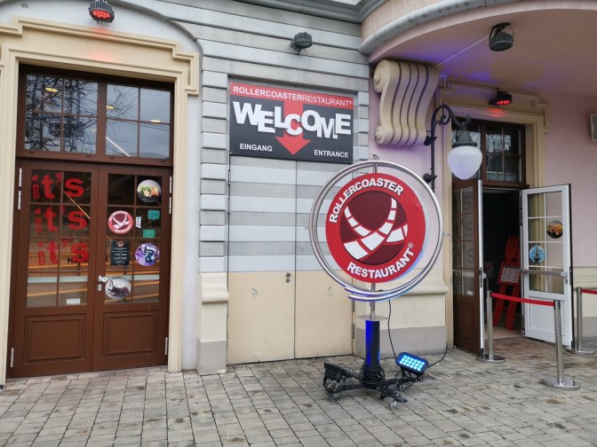 De ingang van het restaurant is weinig indrukwekkend