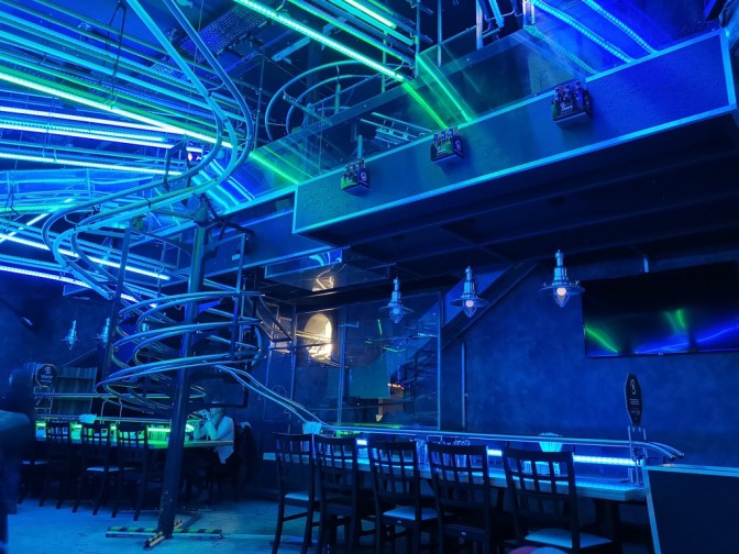 De lichtshow in het Rollercoaster Restaurant