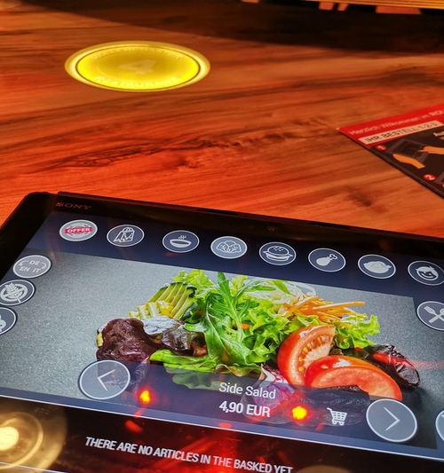 Het menu vind je op de tablet