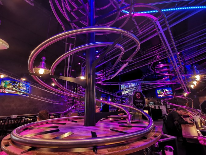 Maar... dat is eenmaal binnen wel anders!