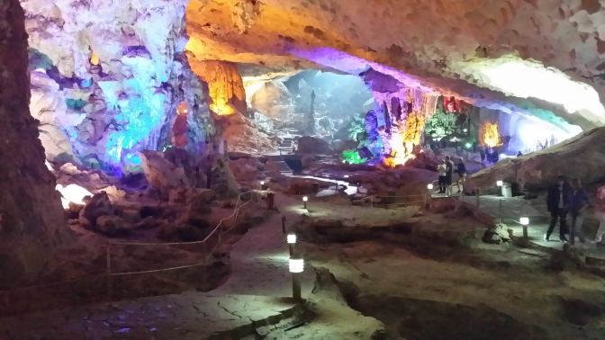 Een regenboog aan kleuren in de grot