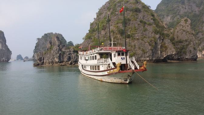 Ons bootje op de Halong Bay