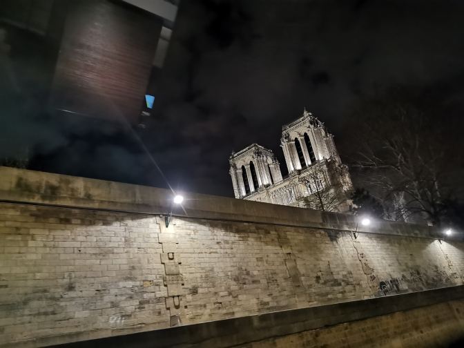De Notre Dame, achter de dikke muren rondom de Seine