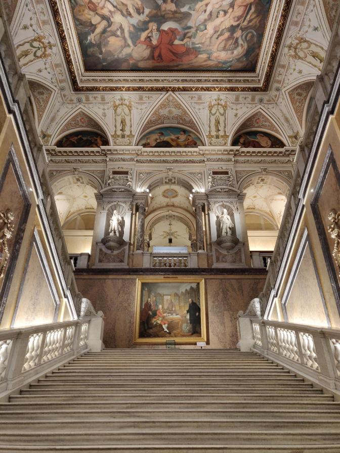 Prachtige hal in Weens Natuurhistorisch Museum