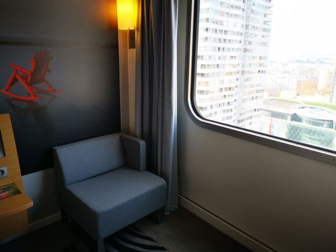 Je kunt lekker naar buiten turen terwijl je op je luie stoel hangt