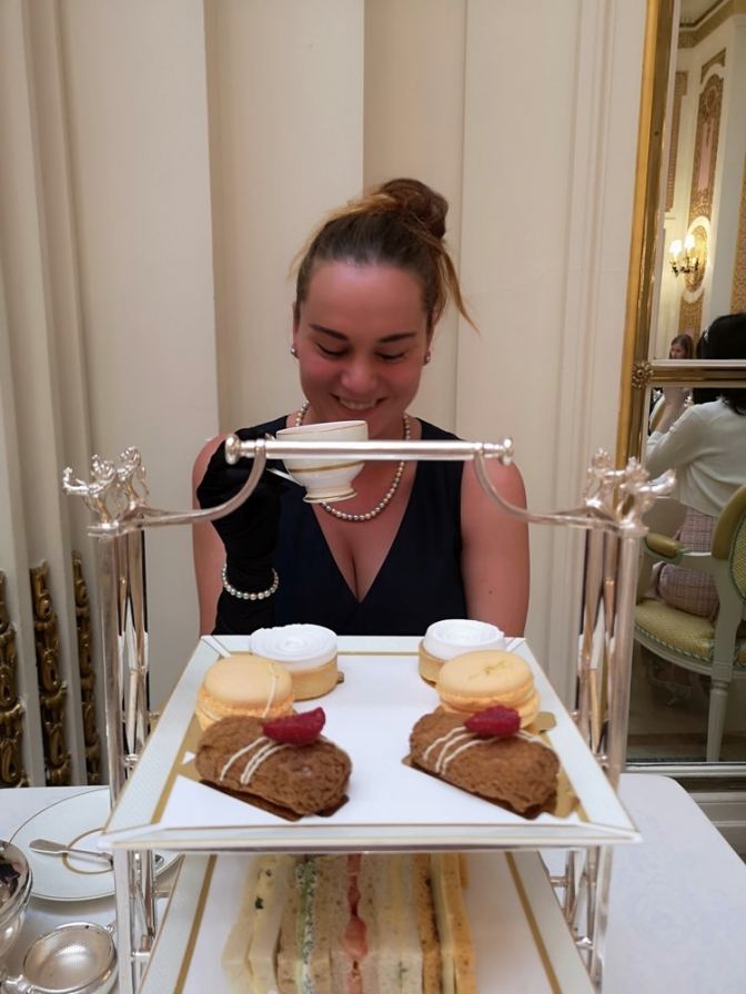 Hier zit een heel gelukkige lady