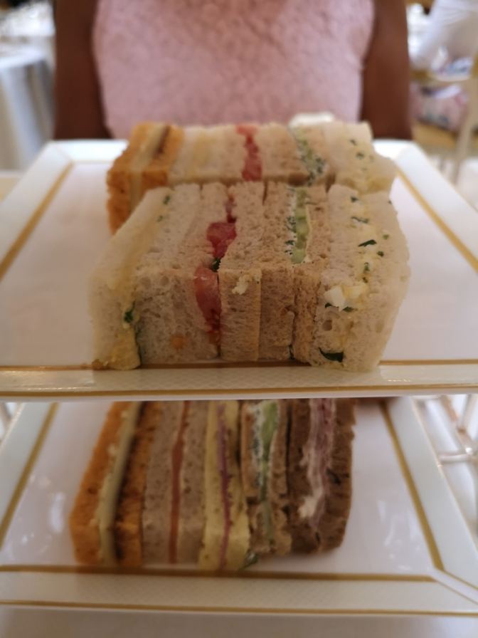 Mooi op maat gesneden sandwiches in de lekkerste smaakcombinaties