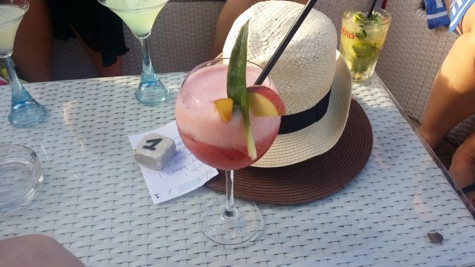 Oh ja, daytime cocktails zijn ook een fijne bijkomstigheid aan relaxen op Sardinië