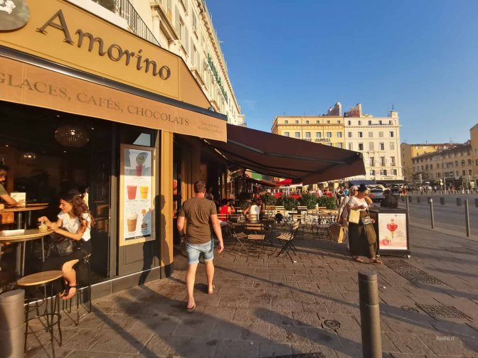 Amorino in Vieux-Port is niet te missen