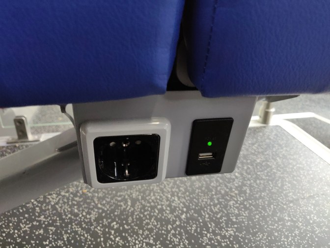 Stroom in de trein; FLIRT'en in de tweede klasse