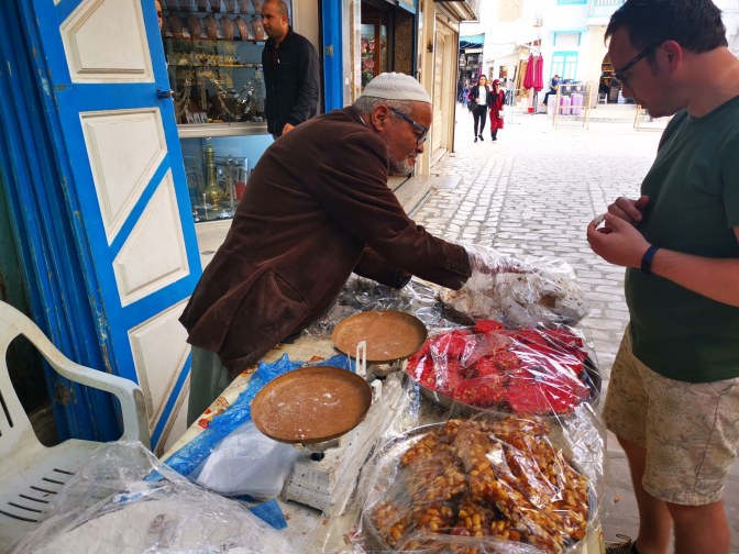 Zoetigheid op straat in Tunesië