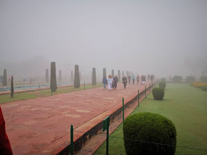 Taj Mahal mist