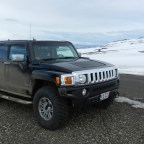 Een Hummer H3 is te klein voor vier man