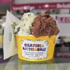 Gelato Artigianale Famiglia Peschiera: supersnel ijs eten in Sirmione, Italië